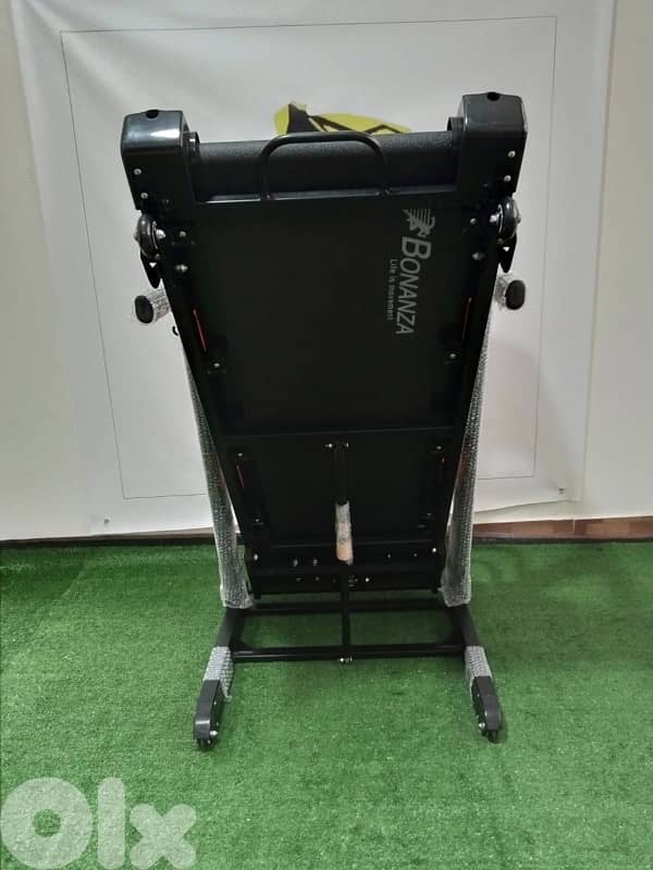 Treadmill bonanza 2,5 hp motor Automatic incline Vibration massage 9