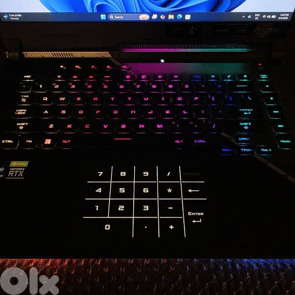 Asus Rog Strix SCAR 16 7