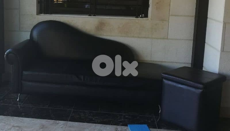 leather sofa in excellent condition 1