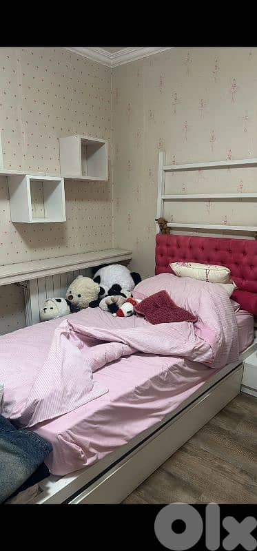 double bed with draper and matresses plus à baldaquin