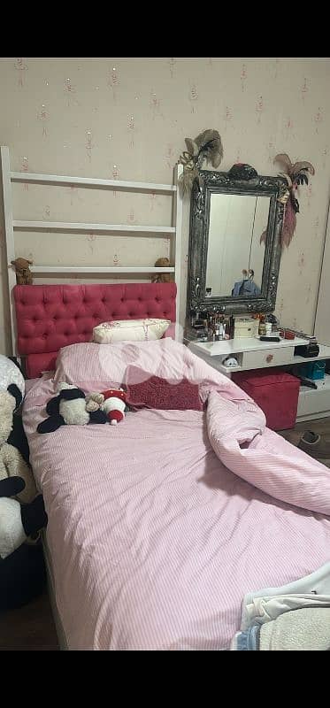 double bed with draper and matresses plus à baldaquin 1