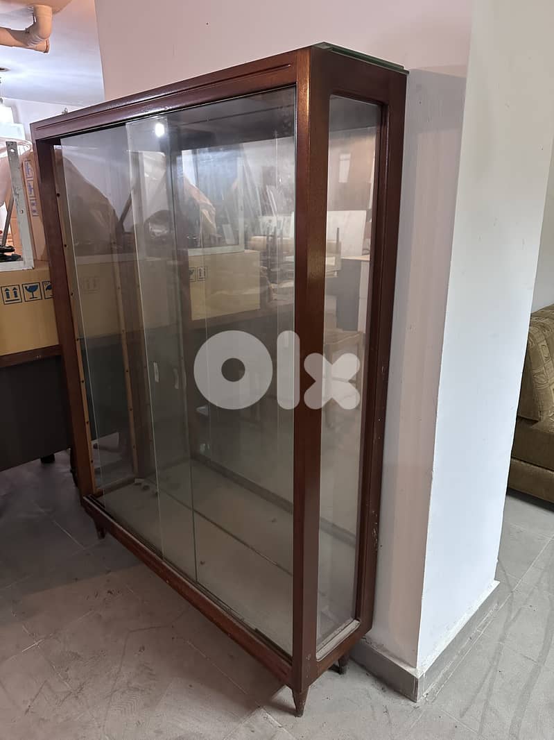 Glass stand, shelves are included 1
