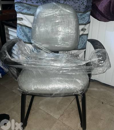 * Office chair بحالة جديدة، جاهز للاستعمال