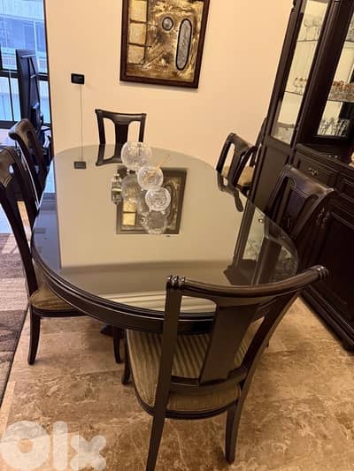 full dining room غرفة طعام كاملة