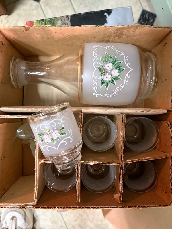 Service de verre à vin et carafe en cristal de Bohème 1