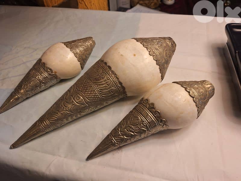 set of Three pieces silver Tibetan Mounted Conch Shells 2