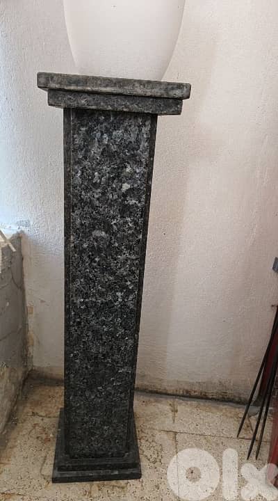 عمود غرانيت