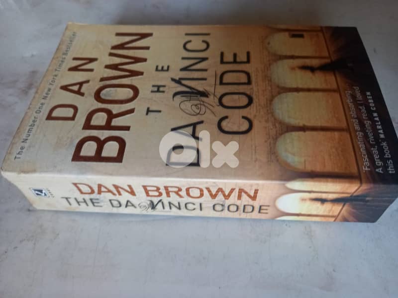 The Da Vinci Code book by Dan Brown 1