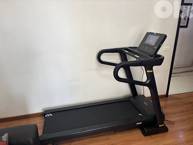 POWERFIT MOTORIZED TREADMILL WITH ANDROID TV / WIFI 2.5 HP DC MOTOR 2