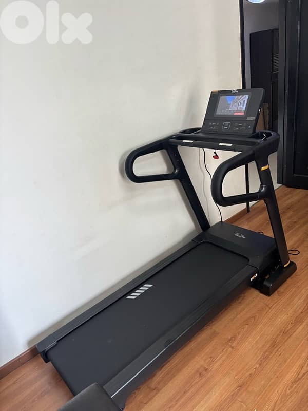 POWERFIT MOTORIZED TREADMILL WITH ANDROID TV / WIFI 2.5 HP DC MOTOR 3