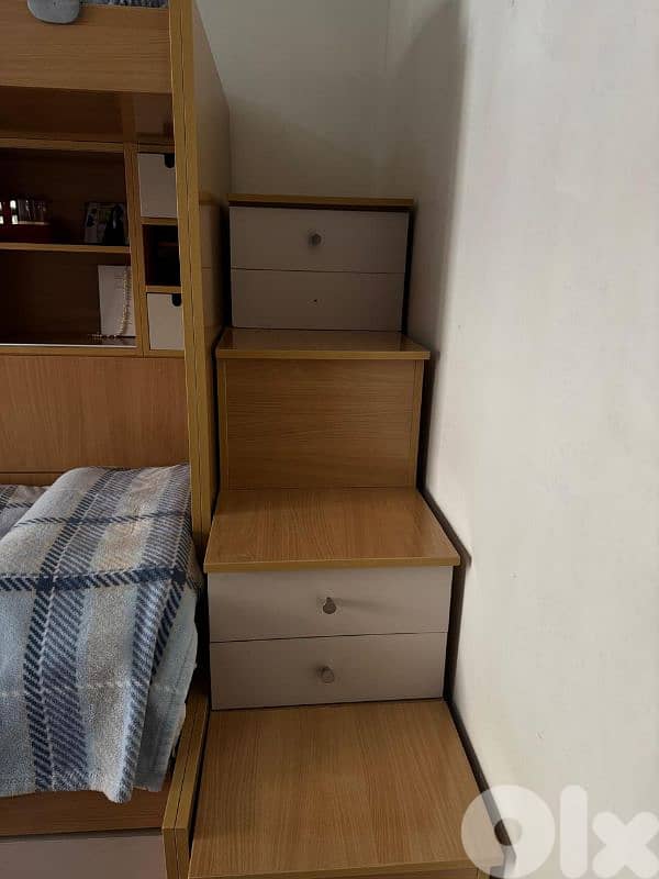 Bedroom set for 3 kids with closet and drawers 3