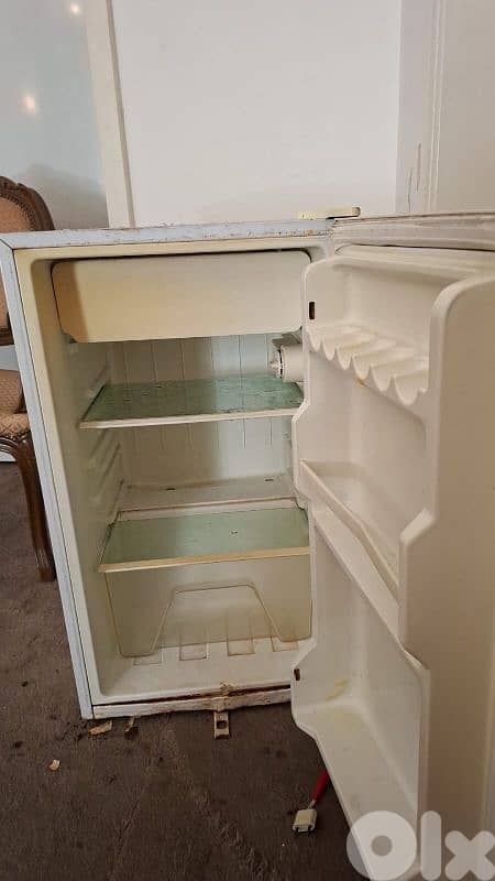 refrigerator for sale 60$ 1