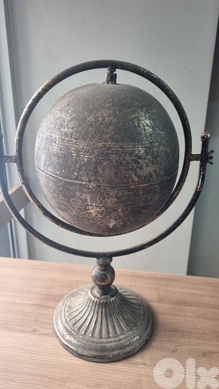 rare exclusive Dutch country field globe 14