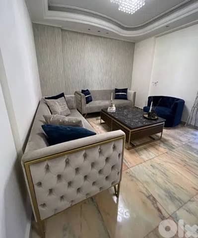 صالون للبيع