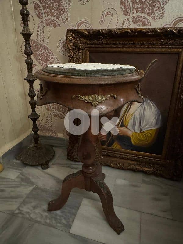 Table all size available 2