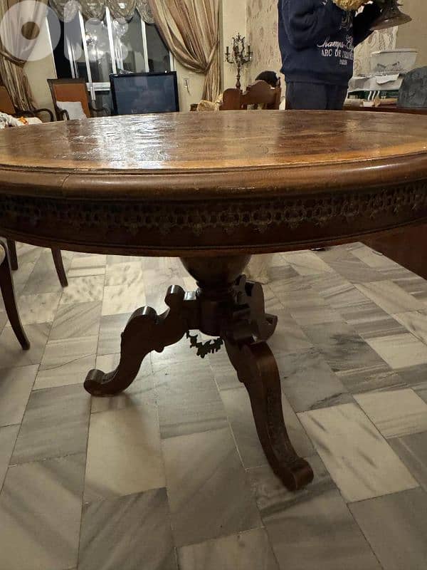 Table all size available 4