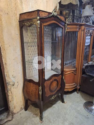 italian andtique showcase