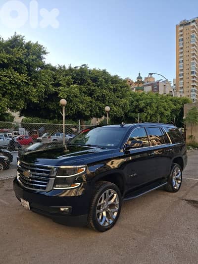 Chevrolet Tahoe 2018 4x4 FULL BLACK CLEAN