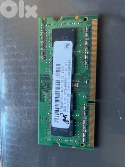 2GB DDR3 laptop RAM stick