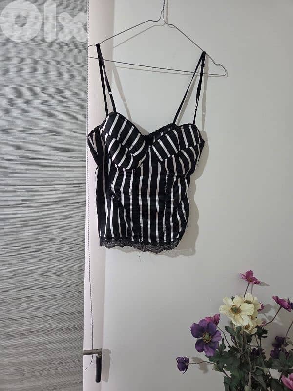Clorhes dresses and corse 1