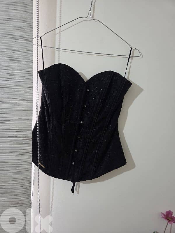 Clorhes dresses and corse 5
