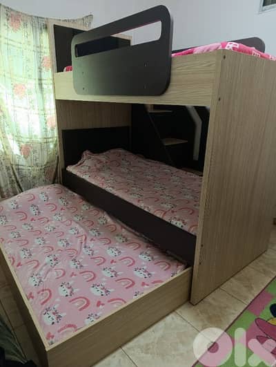 3 beds with stairs تخت عدد ٣ مع درج