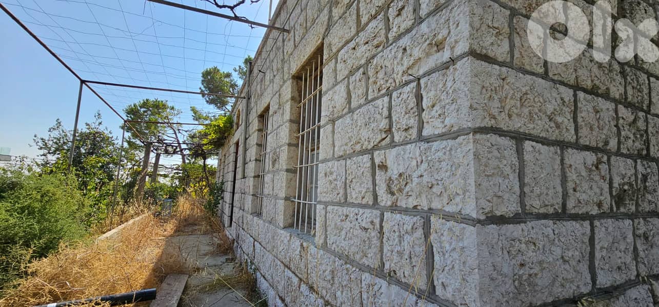 Land with a Townhouse for Sale in Kfardebian 2