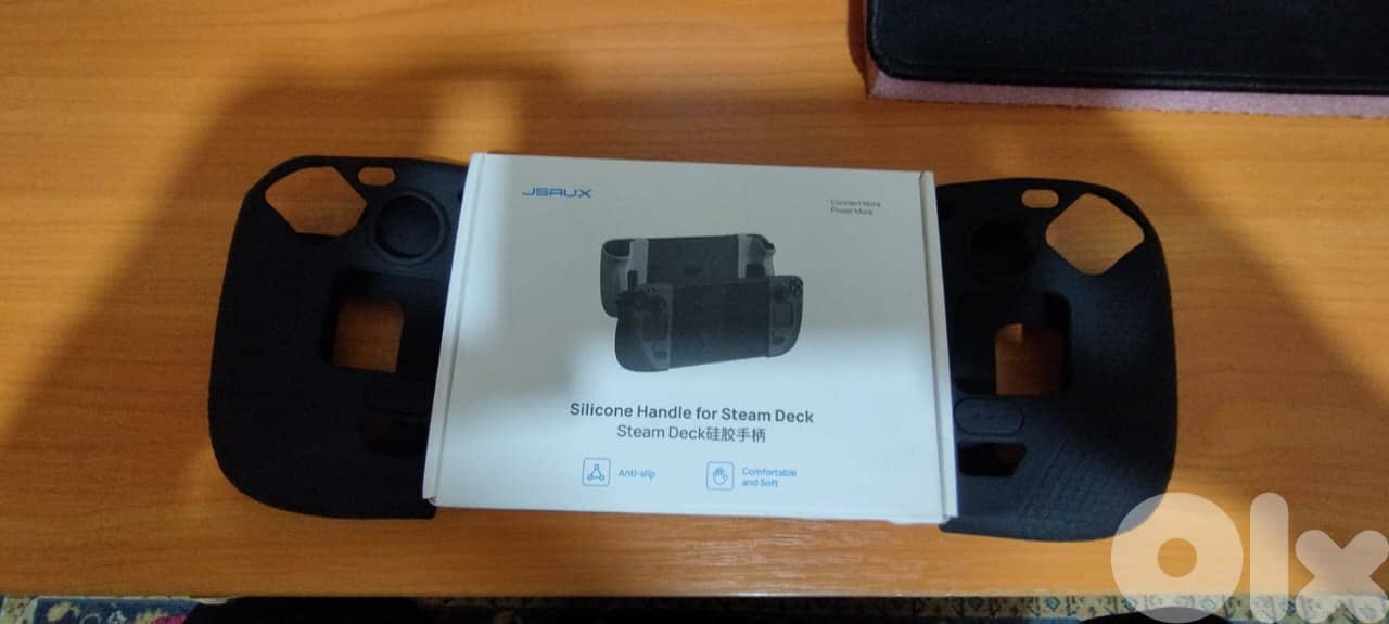 Steam Deck LCD 256GB + 512GB micro SD card + Accessories 4