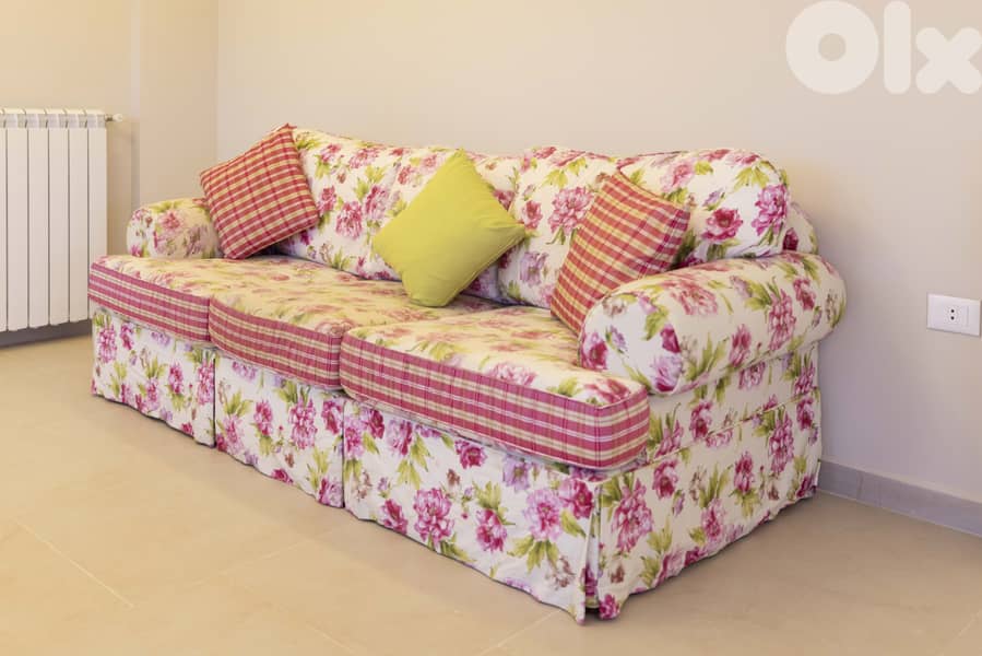 Full Salon Set for Sale – Floral Sofas & Smart Mechanism Center Tab 6