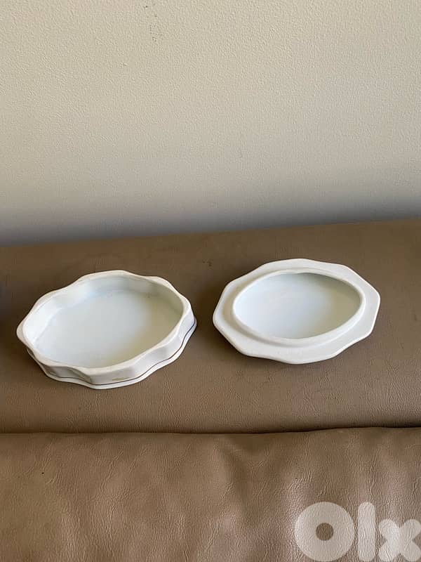 porcelain box signed 2