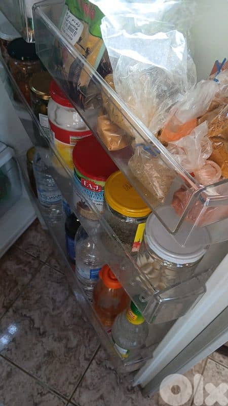 refrigerator in good condition 1