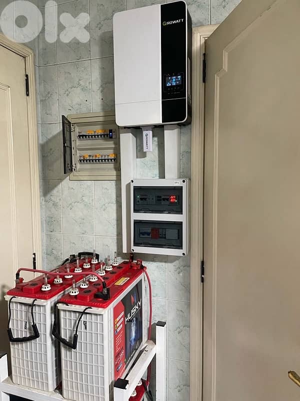growatt inverter and 4 tubular batteries and stand 1