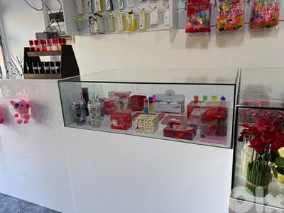 Counter & closets display