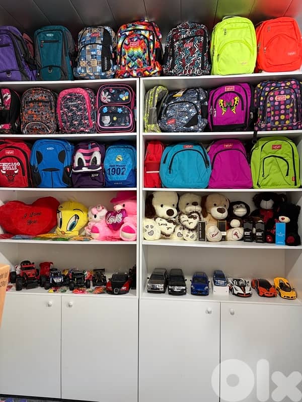 Counter & closets display 8