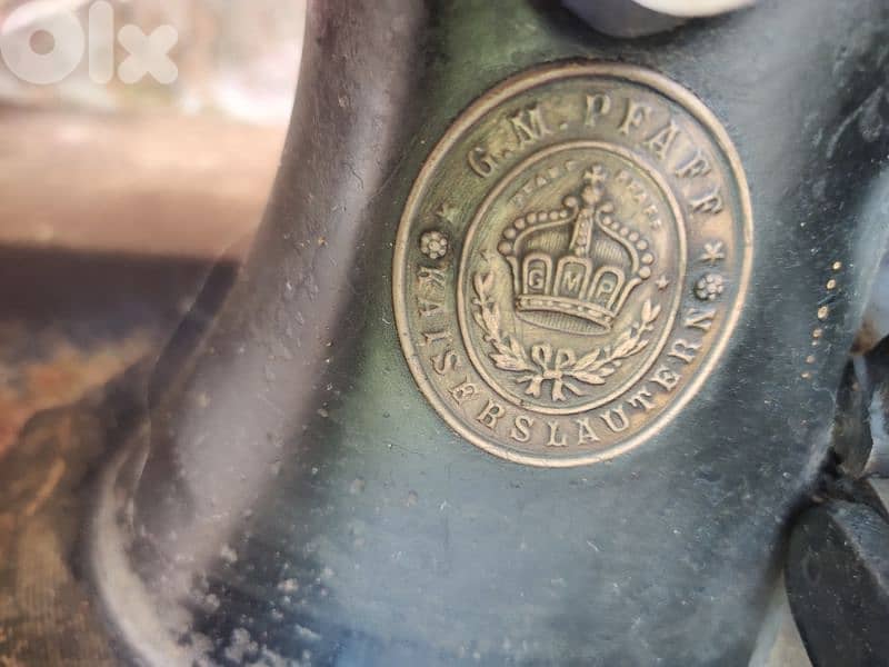 Vintage sewing machine Pfaff brand. 1