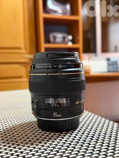 Canon EF 85mm f/1.8 USM Lens