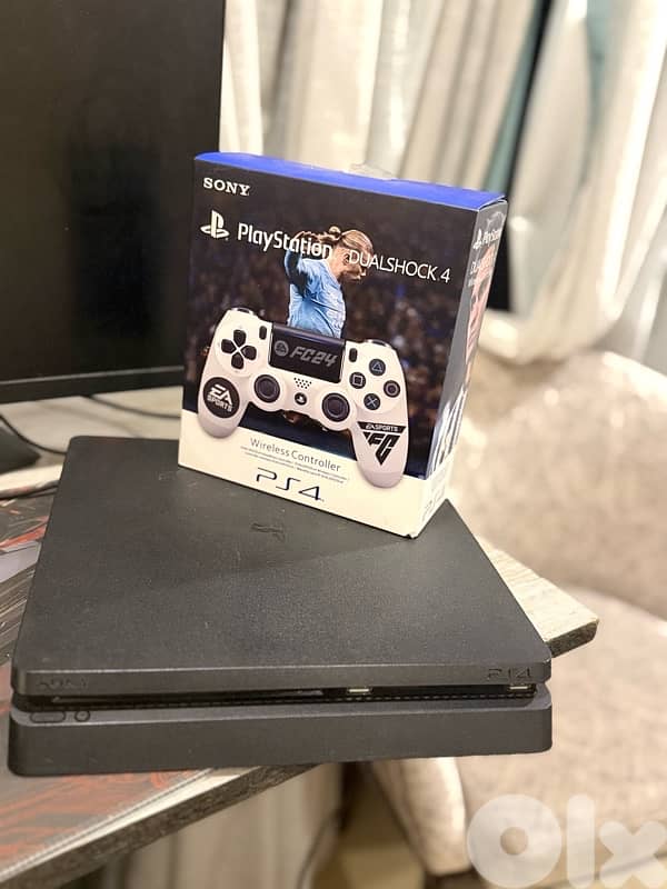 ps4 slim with controller ps4 used with box 1