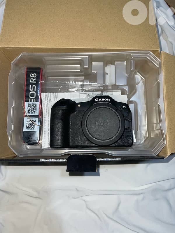 canon r8 super clean 1