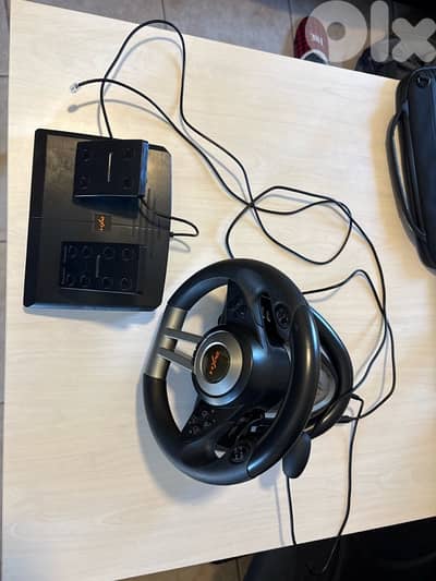 Steering wheel + pedals