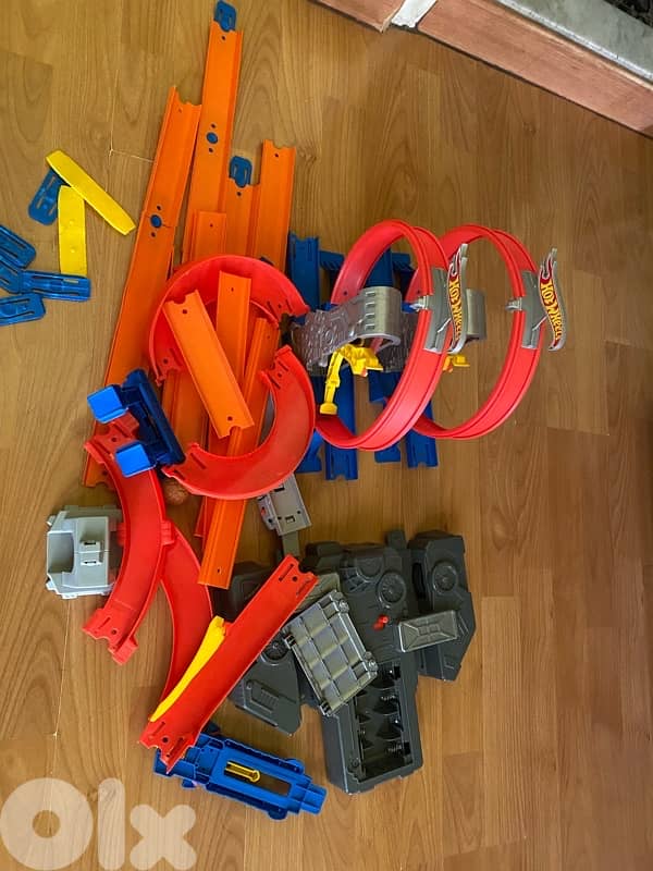2 hotwheels tracks no missing pcs 5