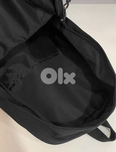 black backpack شنطة.