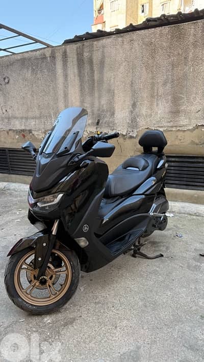 Nmax Azzo 2024