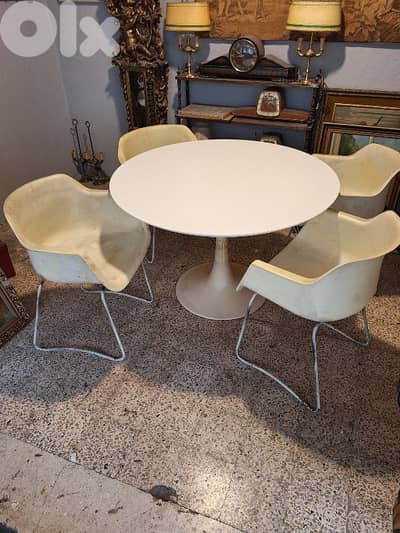 vintage french 4 chairs and fiber round table