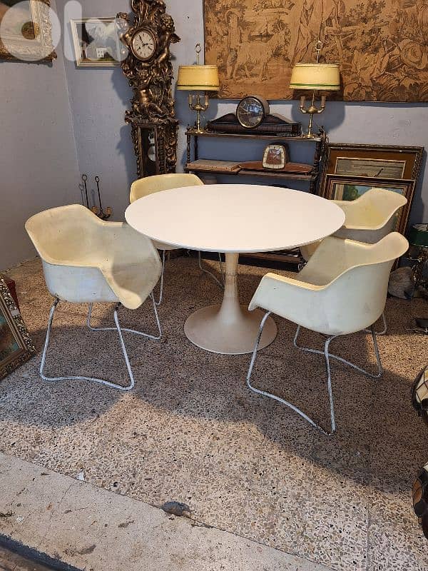 vintage french 4 chairs and fiber round table 1