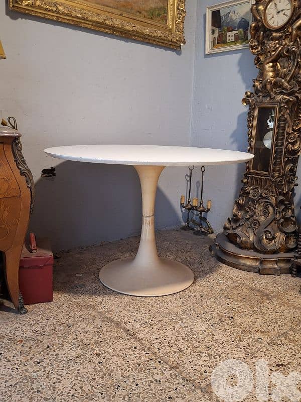 vintage french 4 chairs and fiber round table 5