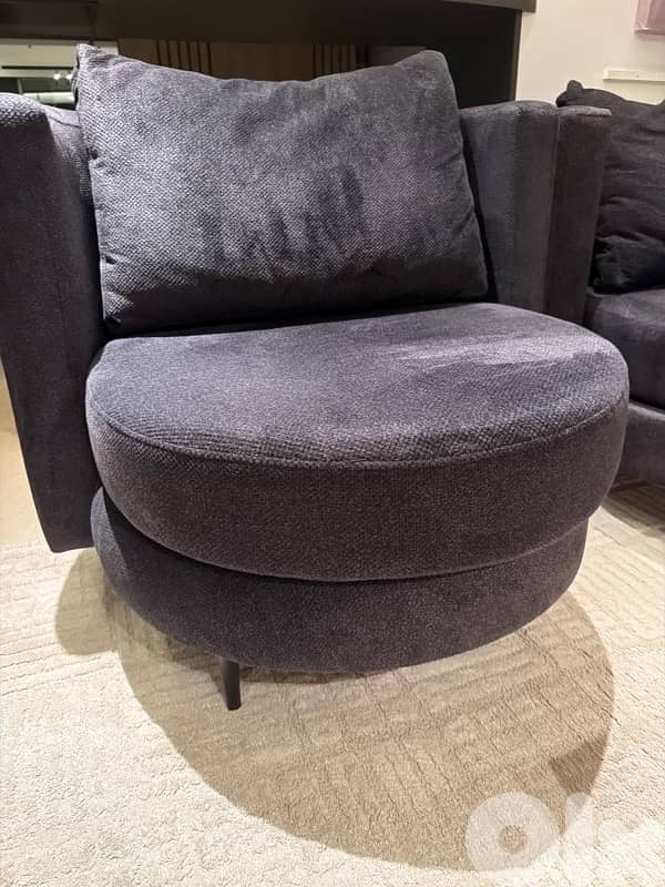Modern Black Accent Lounge Chair – Elegant & Comfortable 1