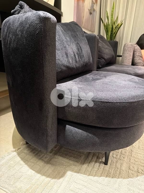 Modern Black Accent Lounge Chair – Elegant & Comfortable 2