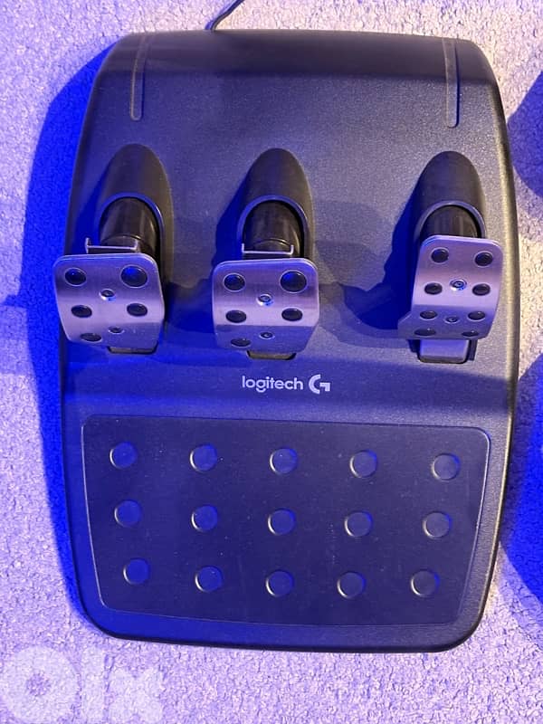 Logitech G29 Driving Force Racing Wheel –Excellent Condition + Pedals 3
