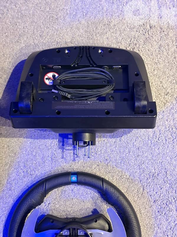 Logitech G29 Driving Force Racing Wheel –Excellent Condition + Pedals 6