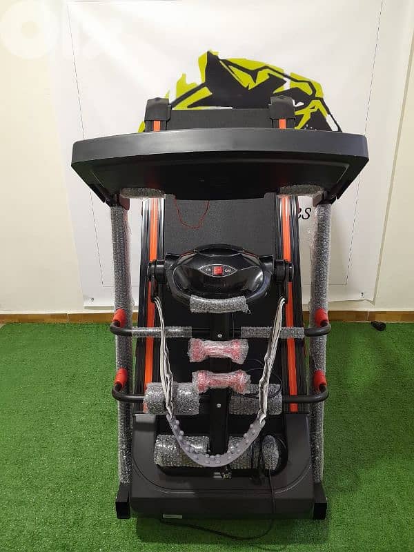Big size treadmill,2,5hp,,automatic incline,vibration massager 8